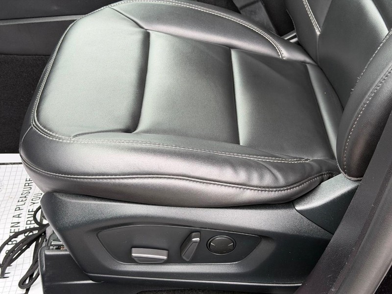 Ford Explorer Vehicle Full-screen Gallery Image 22