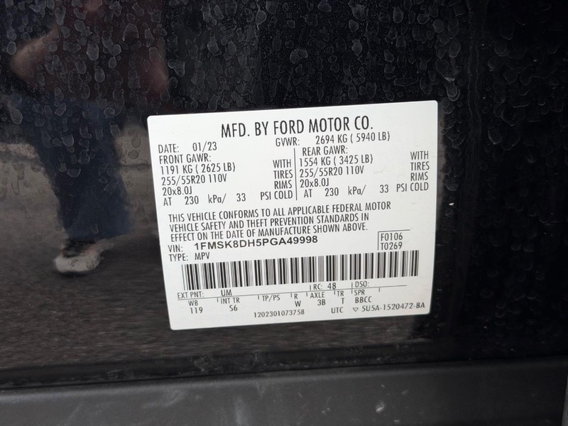 Ford Explorer Vehicle Full-screen Gallery Image 23