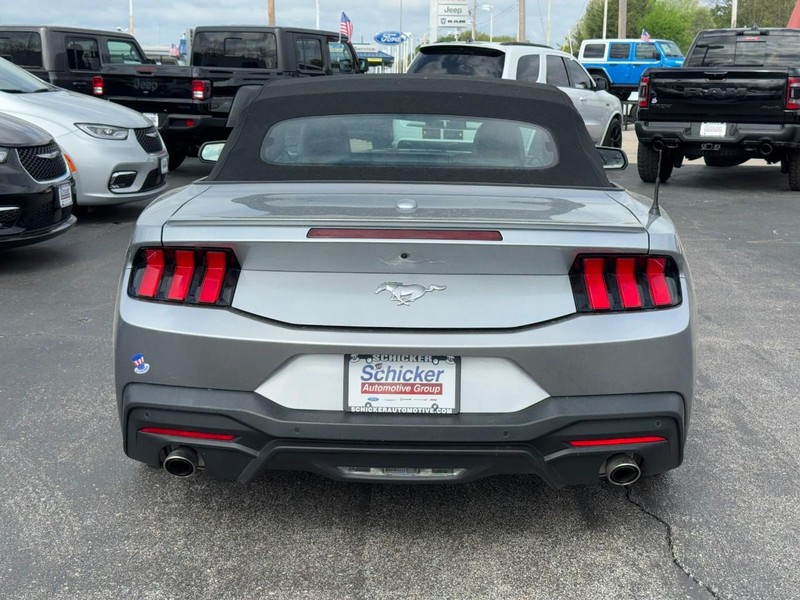 Ford Mustang Vehicle Full-screen Gallery Image 04