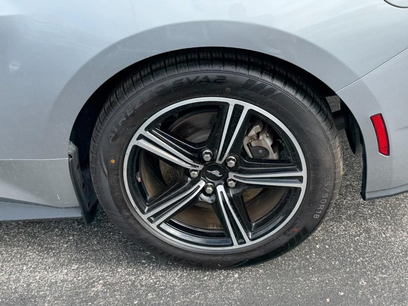 Ford Mustang Vehicle Full-screen Gallery Image 07