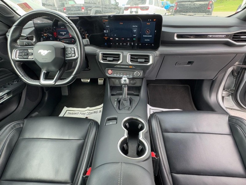 Ford Mustang Vehicle Full-screen Gallery Image 12