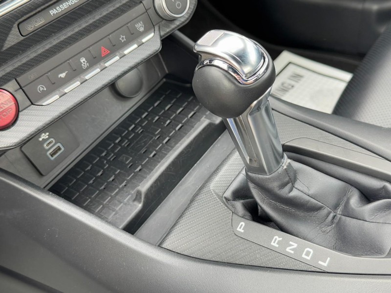 Ford Mustang Vehicle Full-screen Gallery Image 19