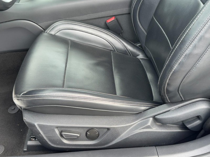 Ford Mustang Vehicle Full-screen Gallery Image 23