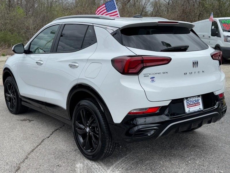 Buick Encore GX Vehicle Full-screen Gallery Image 05