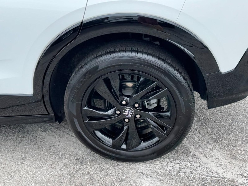 Buick Encore GX Vehicle Full-screen Gallery Image 06