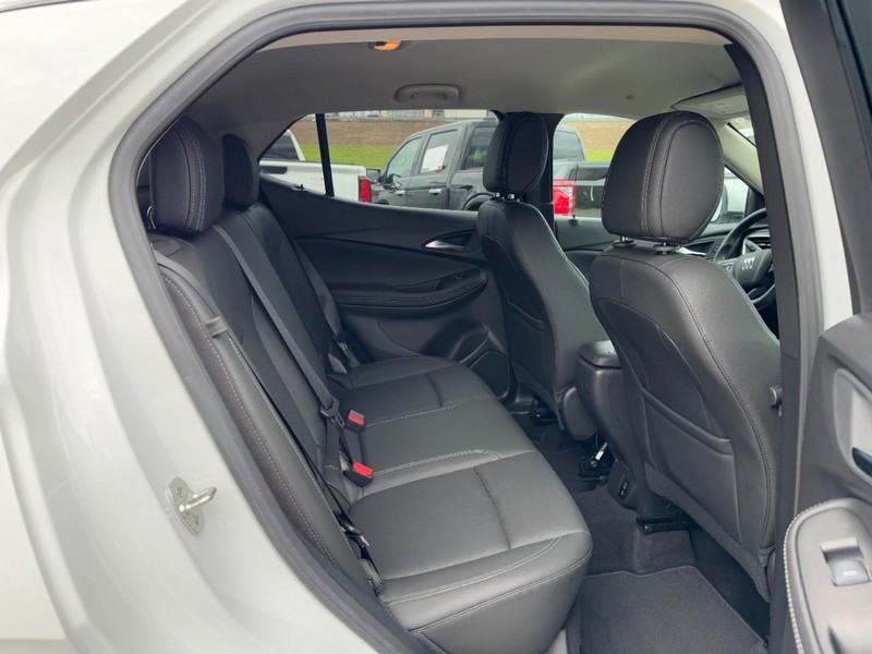 Buick Encore GX Vehicle Full-screen Gallery Image 09