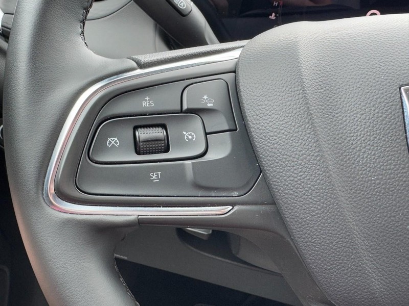 Buick Encore GX Vehicle Full-screen Gallery Image 14