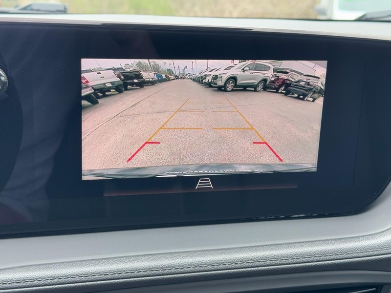 Buick Encore GX Vehicle Full-screen Gallery Image 17