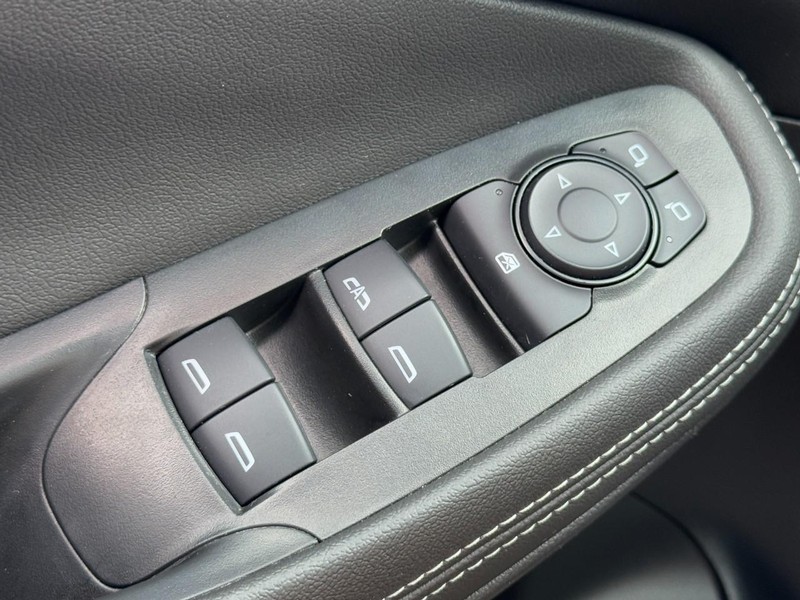 Buick Encore GX Vehicle Full-screen Gallery Image 18