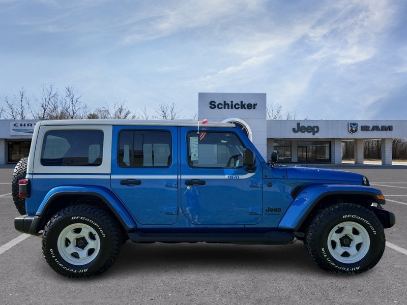 Jeep Wrangler Vehicle Full-screen Gallery Image 02