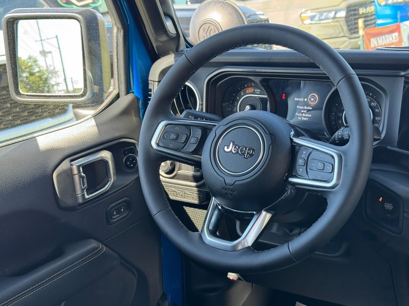 Jeep Wrangler Vehicle Full-screen Gallery Image 07