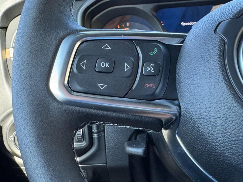 Jeep Wrangler Vehicle Full-screen Gallery Image 10