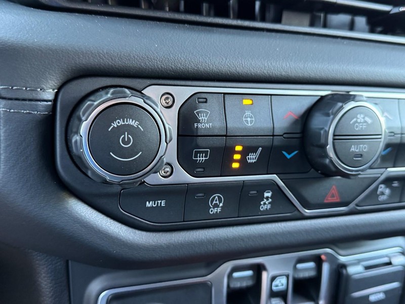 Jeep Wrangler Vehicle Full-screen Gallery Image 14