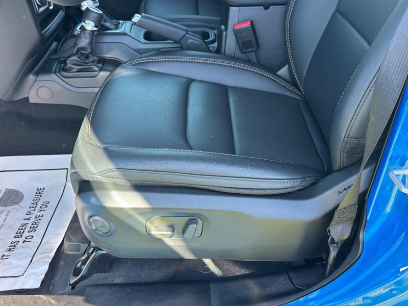 Jeep Wrangler Vehicle Full-screen Gallery Image 17