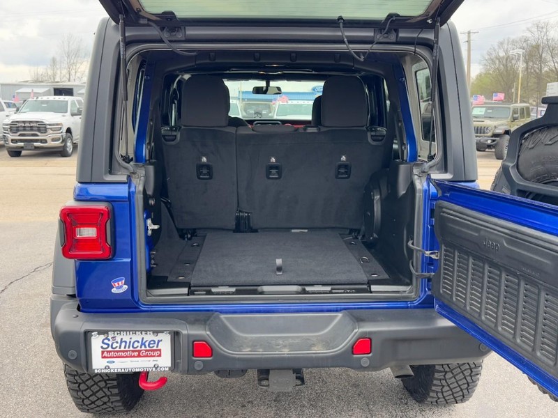 Jeep Wrangler Unlimited Vehicle Full-screen Gallery Image 05