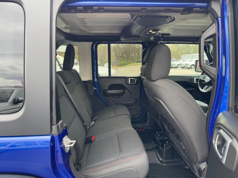 Jeep Wrangler Unlimited Vehicle Full-screen Gallery Image 10