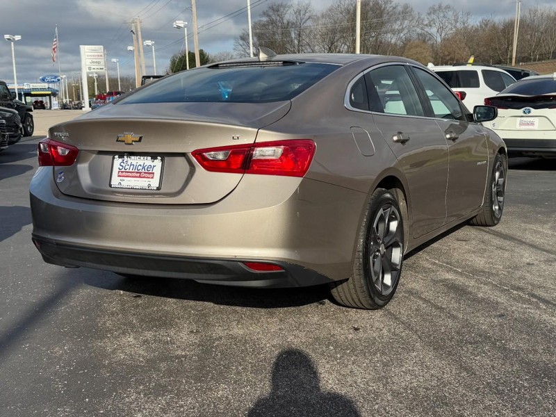 Chevrolet Malibu Vehicle Full-screen Gallery Image 03