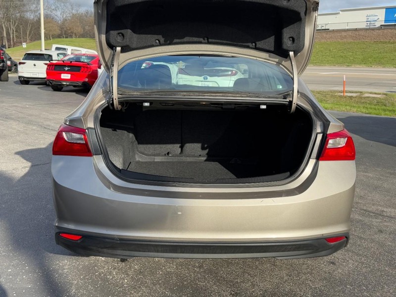 Chevrolet Malibu Vehicle Full-screen Gallery Image 04