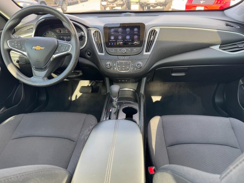 Chevrolet Malibu Vehicle Full-screen Gallery Image 11