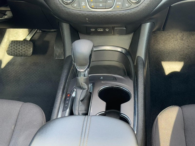 Chevrolet Malibu Vehicle Full-screen Gallery Image 14