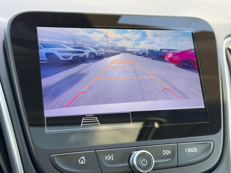 Chevrolet Malibu Vehicle Full-screen Gallery Image 21