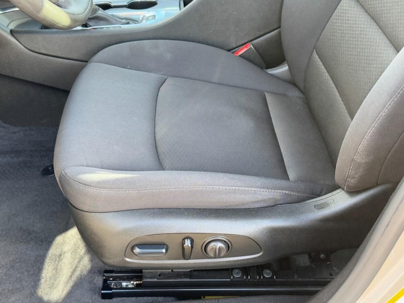 Chevrolet Malibu Vehicle Full-screen Gallery Image 23