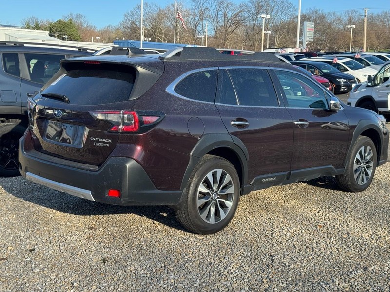 Subaru Outback Vehicle Full-screen Gallery Image 02