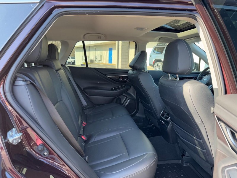 Subaru Outback Vehicle Full-screen Gallery Image 10