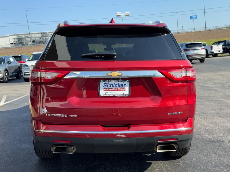 Chevrolet Traverse Vehicle Full-screen Gallery Image 04