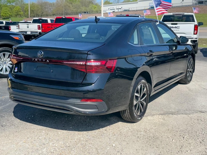 Volkswagen Jetta Vehicle Full-screen Gallery Image 03