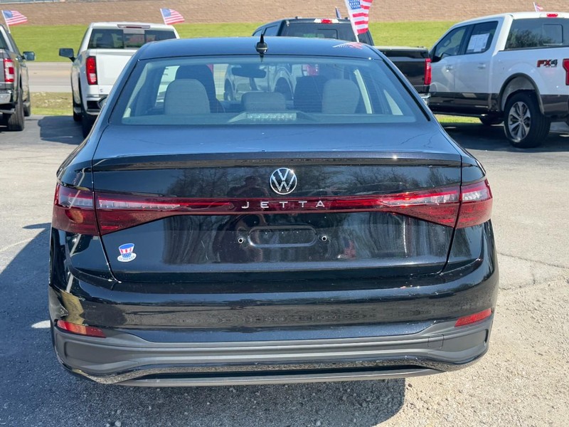 Volkswagen Jetta Vehicle Full-screen Gallery Image 04