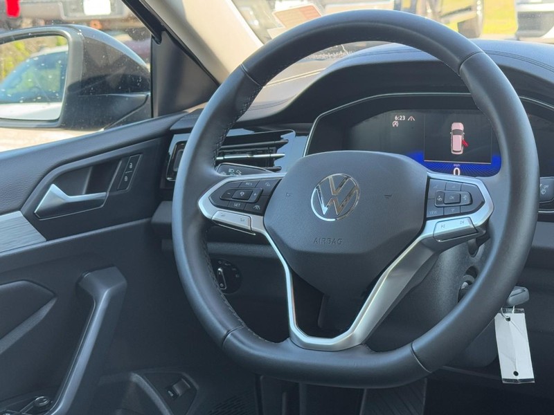 Volkswagen Jetta Vehicle Full-screen Gallery Image 12