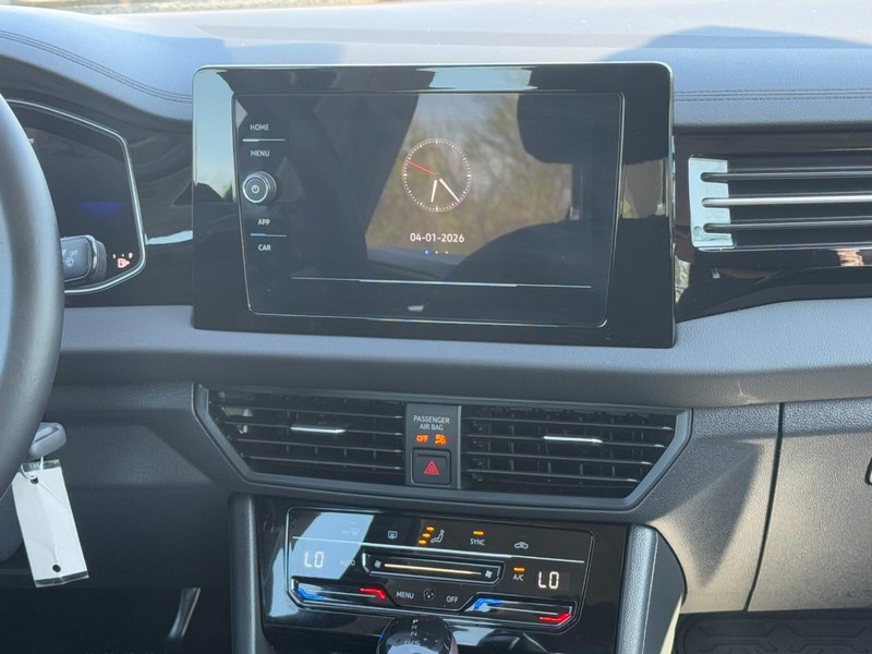 Volkswagen Jetta Vehicle Full-screen Gallery Image 13
