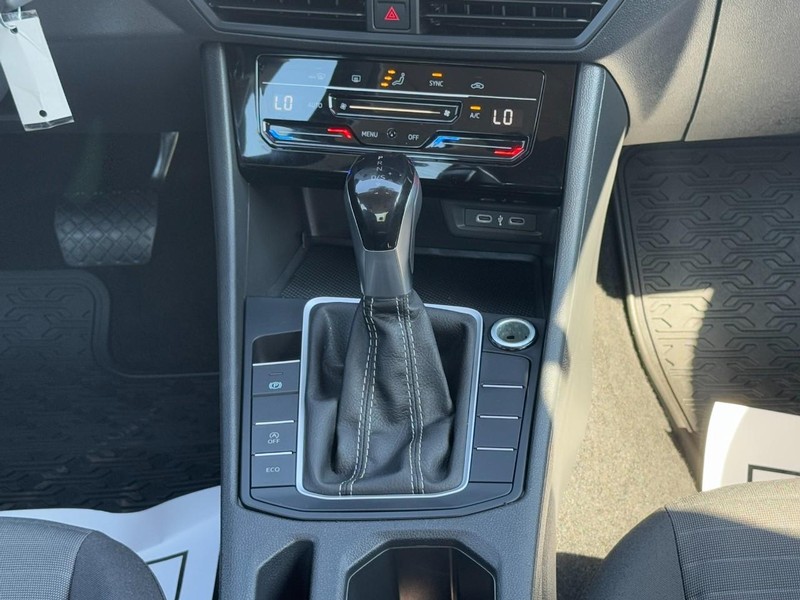 Volkswagen Jetta Vehicle Full-screen Gallery Image 14