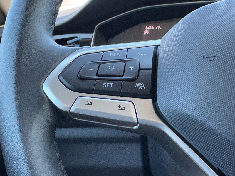 Volkswagen Jetta Vehicle Full-screen Gallery Image 16