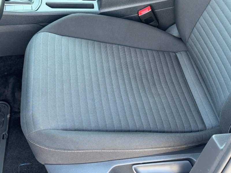 Volkswagen Jetta Vehicle Full-screen Gallery Image 20