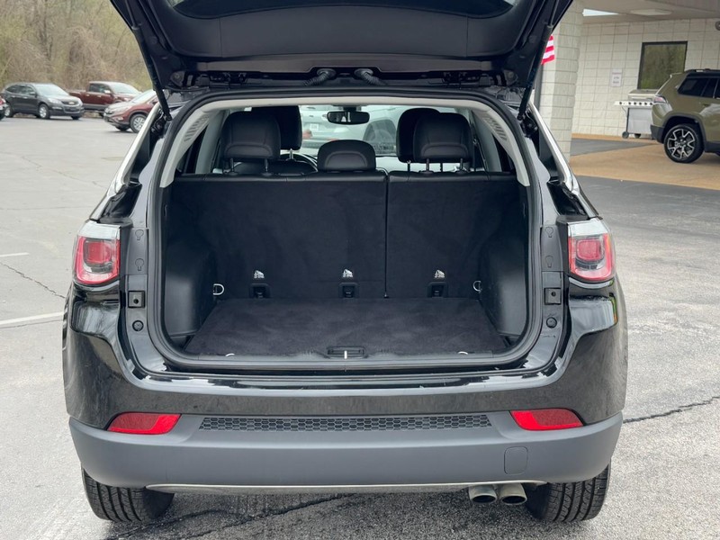 Jeep Compass Vehicle Full-screen Gallery Image 05