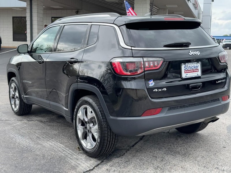 Jeep Compass Vehicle Full-screen Gallery Image 06