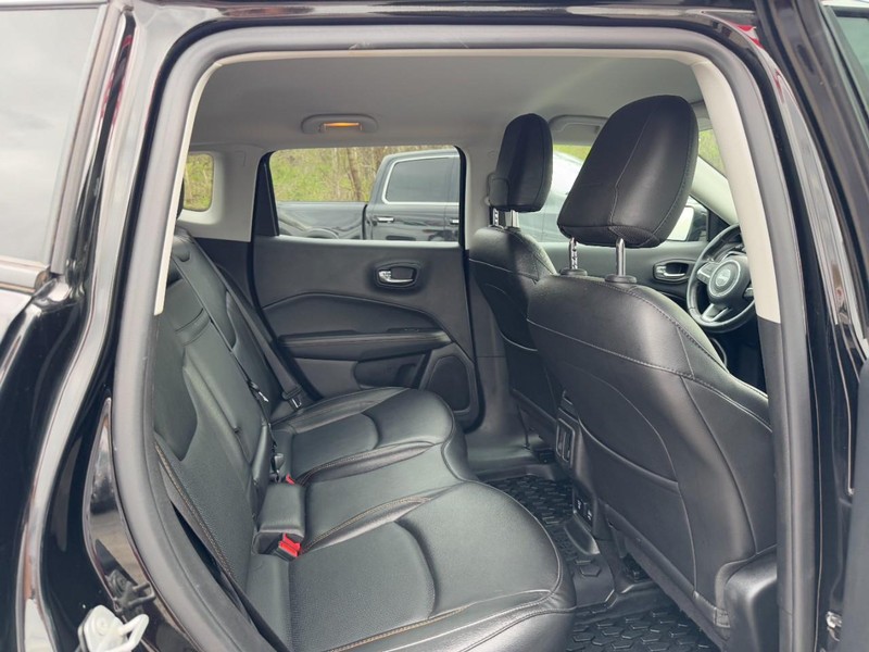 Jeep Compass Vehicle Full-screen Gallery Image 10