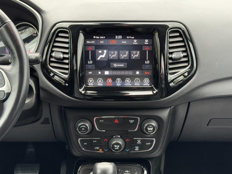 Jeep Compass Vehicle Full-screen Gallery Image 13