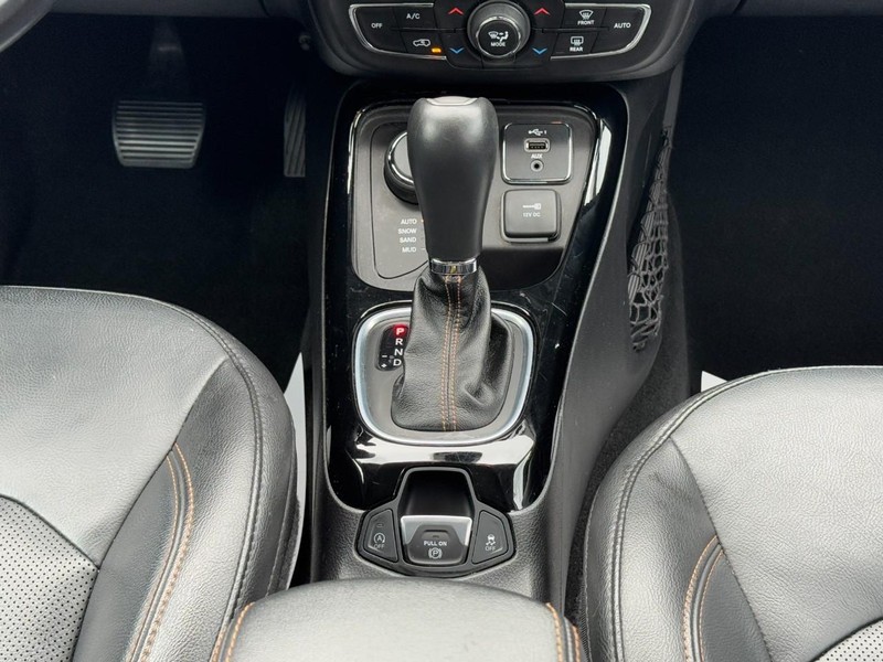 Jeep Compass Vehicle Full-screen Gallery Image 14