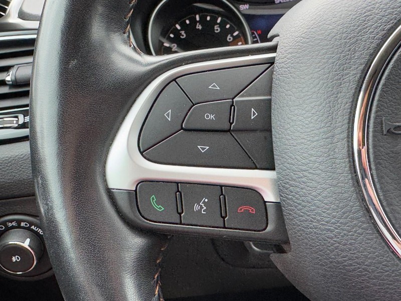 Jeep Compass Vehicle Full-screen Gallery Image 15