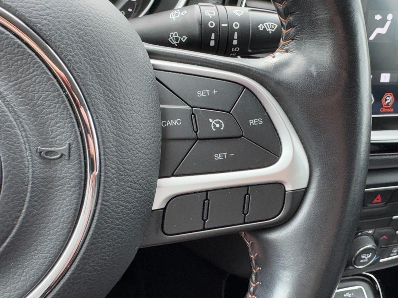 Jeep Compass Vehicle Full-screen Gallery Image 16