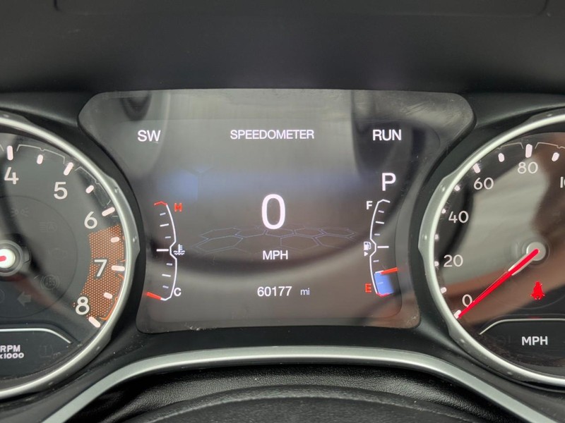 Jeep Compass Vehicle Full-screen Gallery Image 17