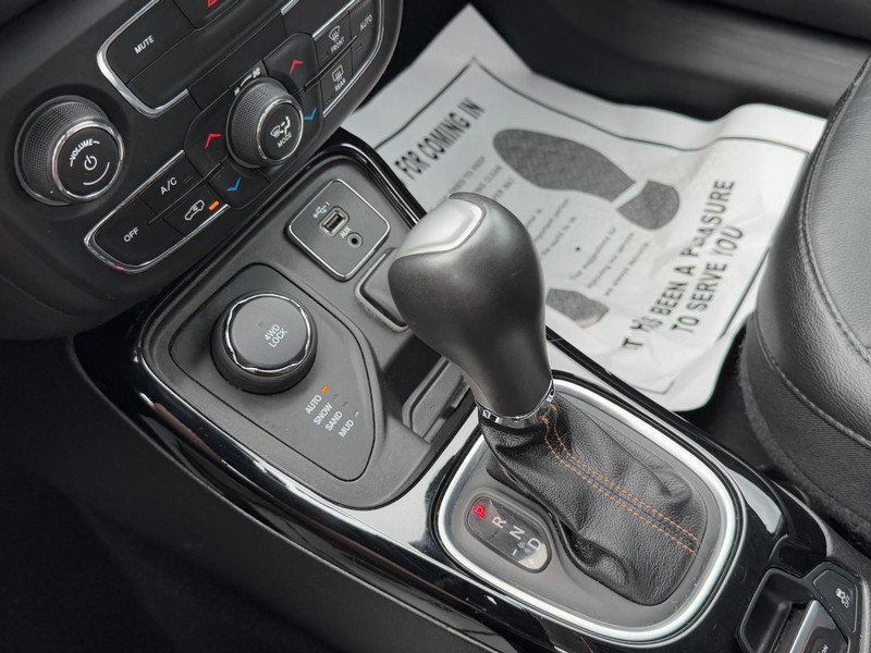 Jeep Compass Vehicle Full-screen Gallery Image 18