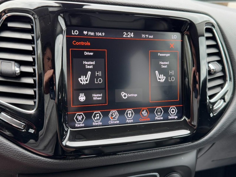 Jeep Compass Vehicle Full-screen Gallery Image 19