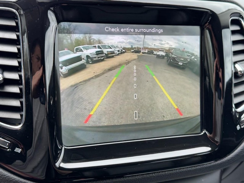 Jeep Compass Vehicle Full-screen Gallery Image 20