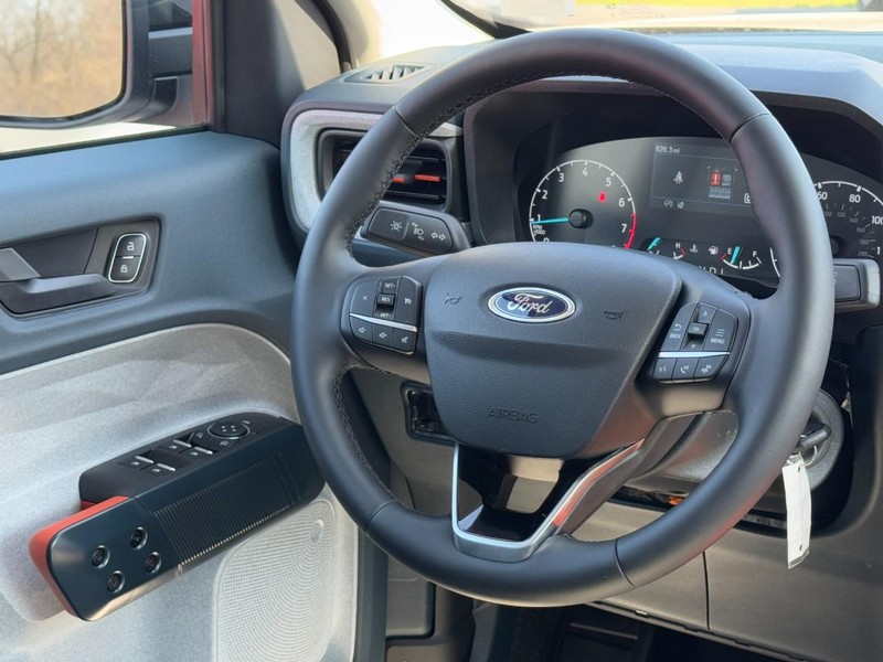 Ford Maverick Vehicle Full-screen Gallery Image 14