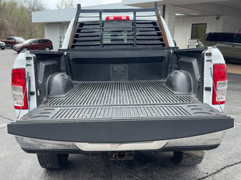 Ram 2500 Vehicle Full-screen Gallery Image 05