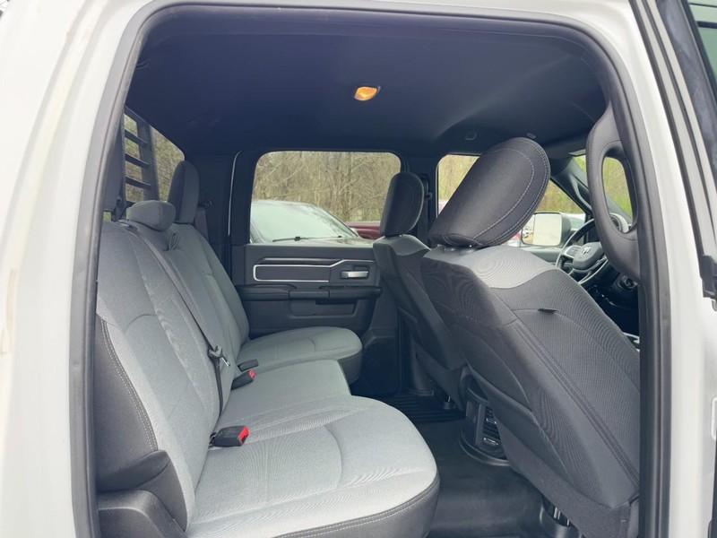 Ram 2500 Vehicle Full-screen Gallery Image 10